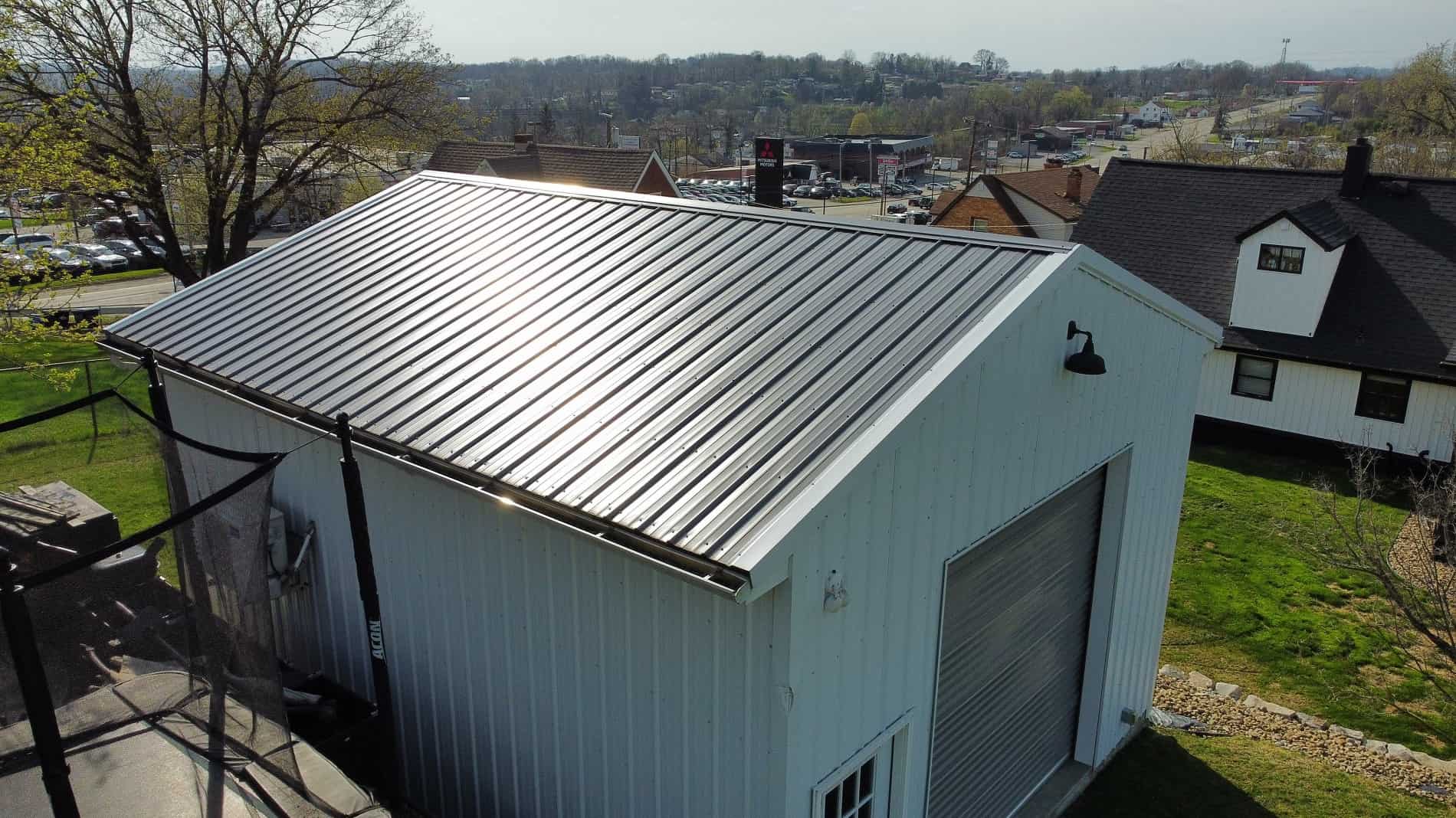 dji_fly_20250414_164810_564_1745076581719_photo_optimized (1) Metal roofing on a white garage building in a residential area.